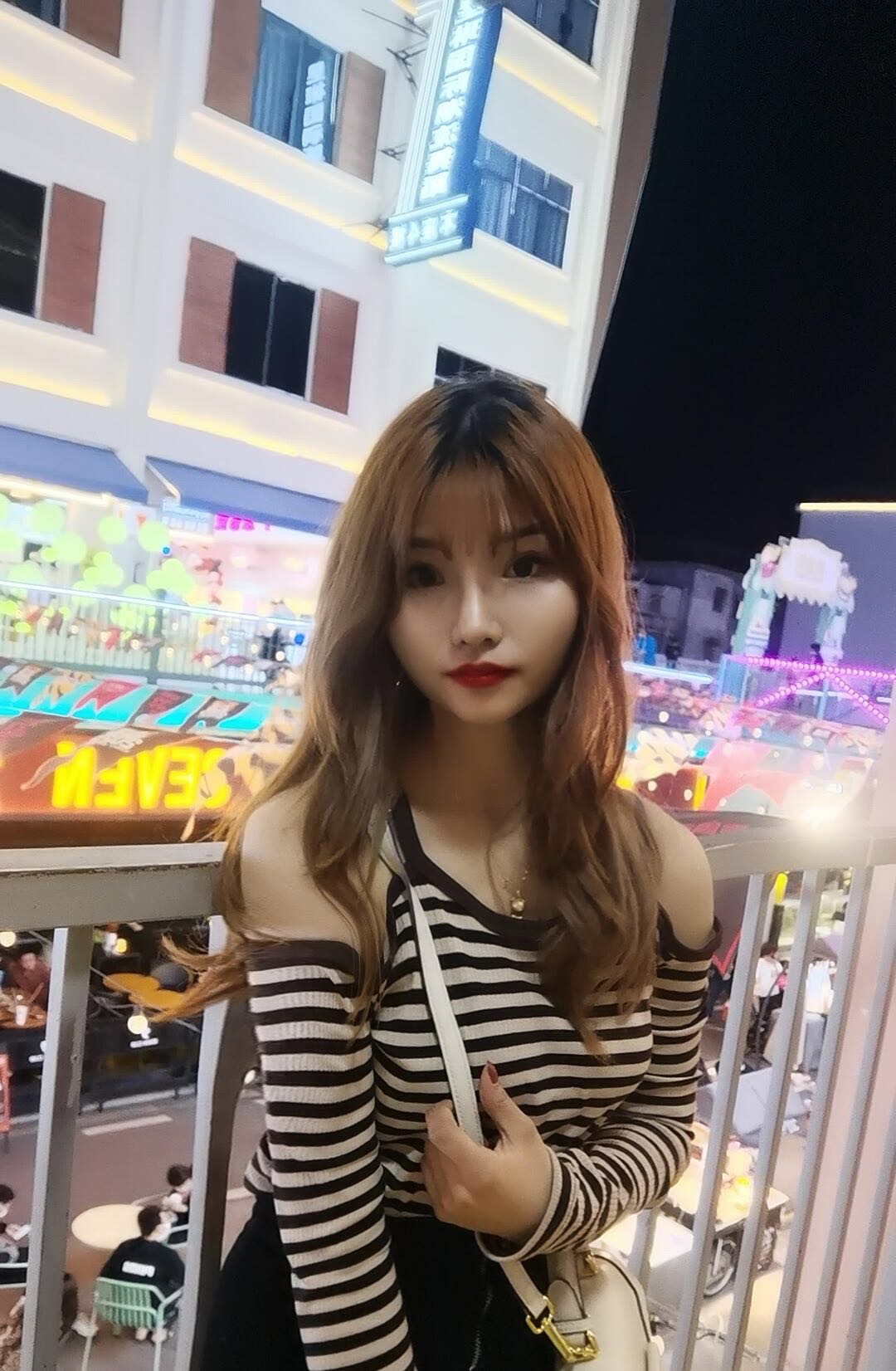 龙华区小嫩妹 深~hou无敌