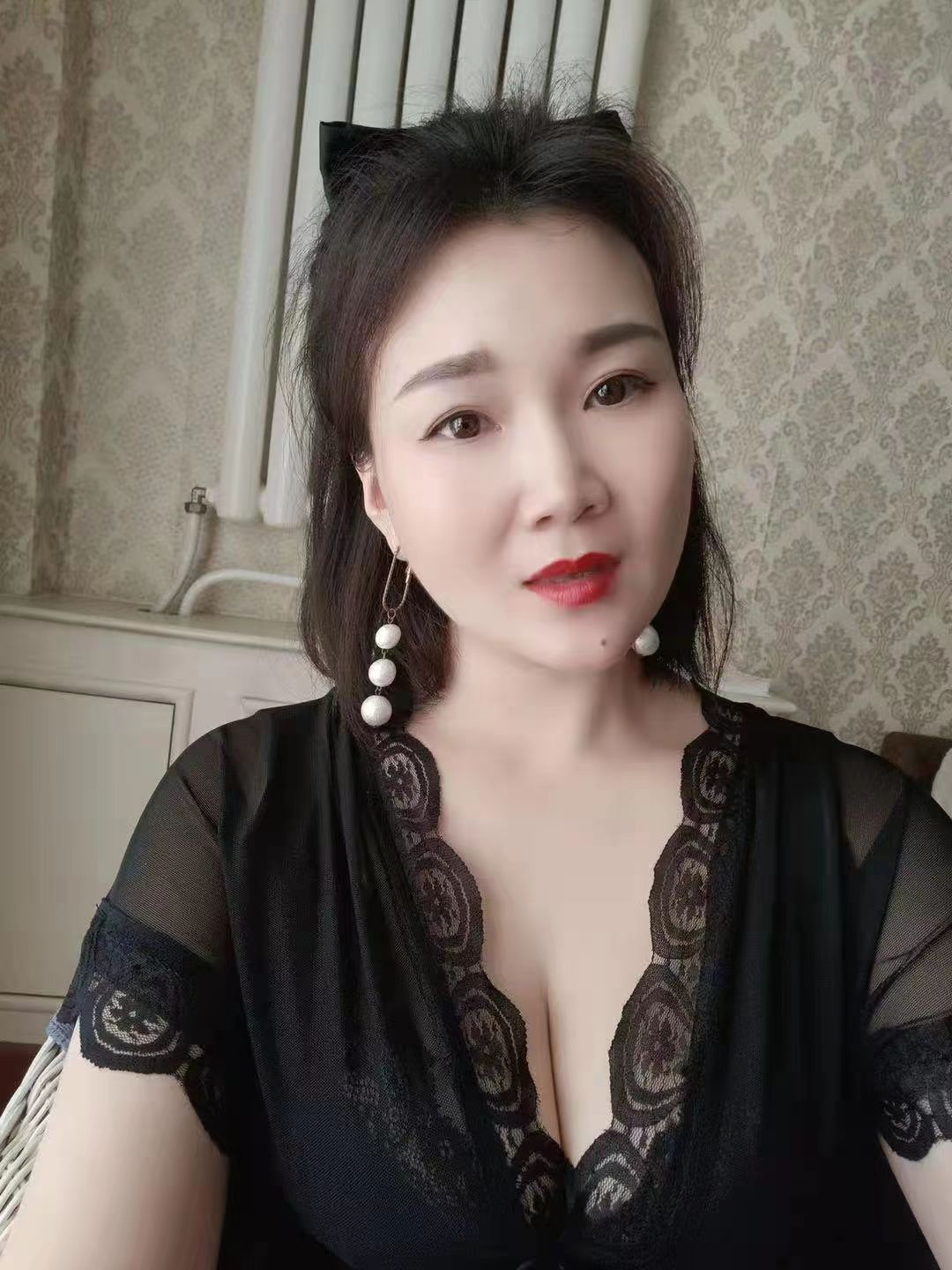 很不错的大胸少妇一枚