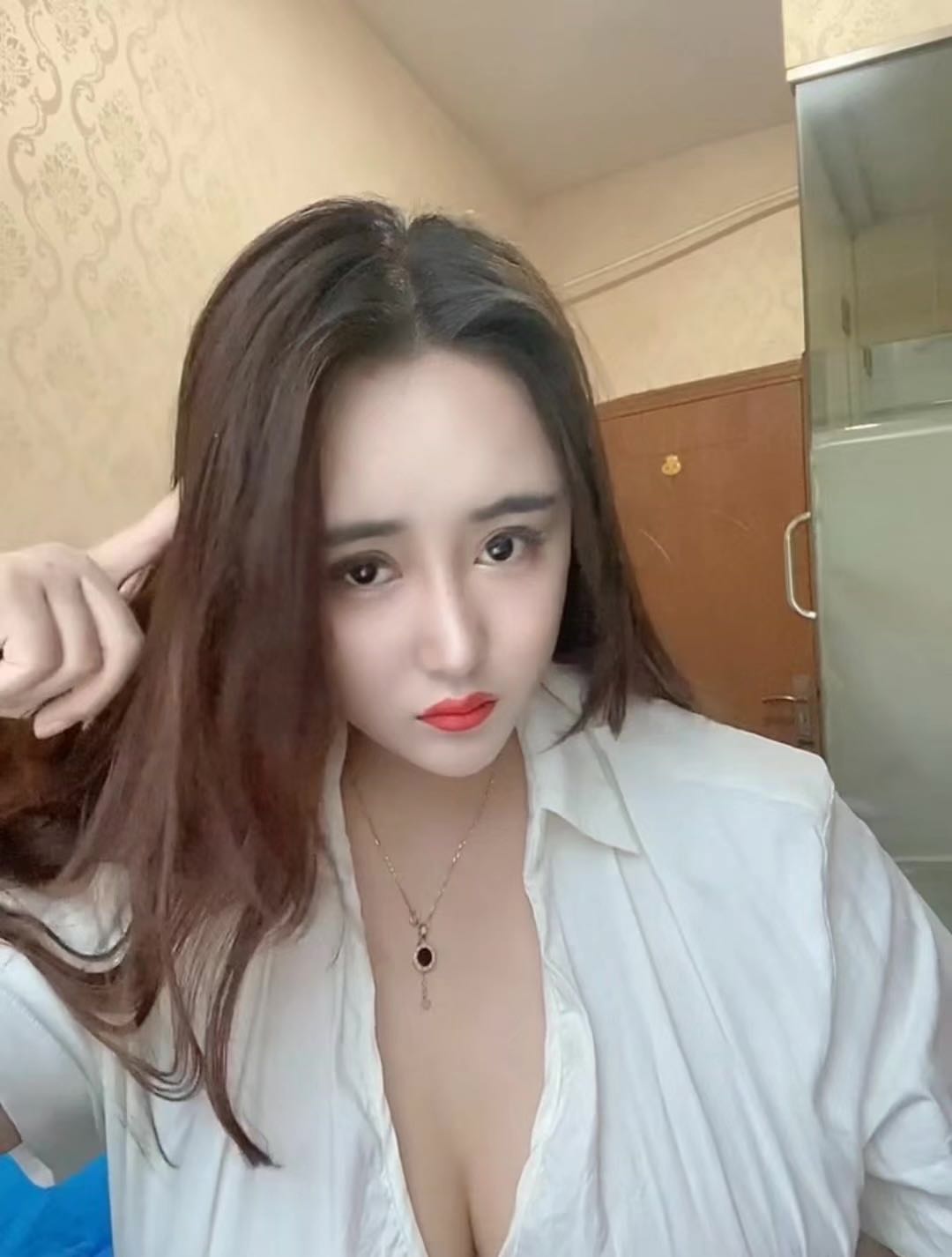 微坦巨乳小美女 水多活好