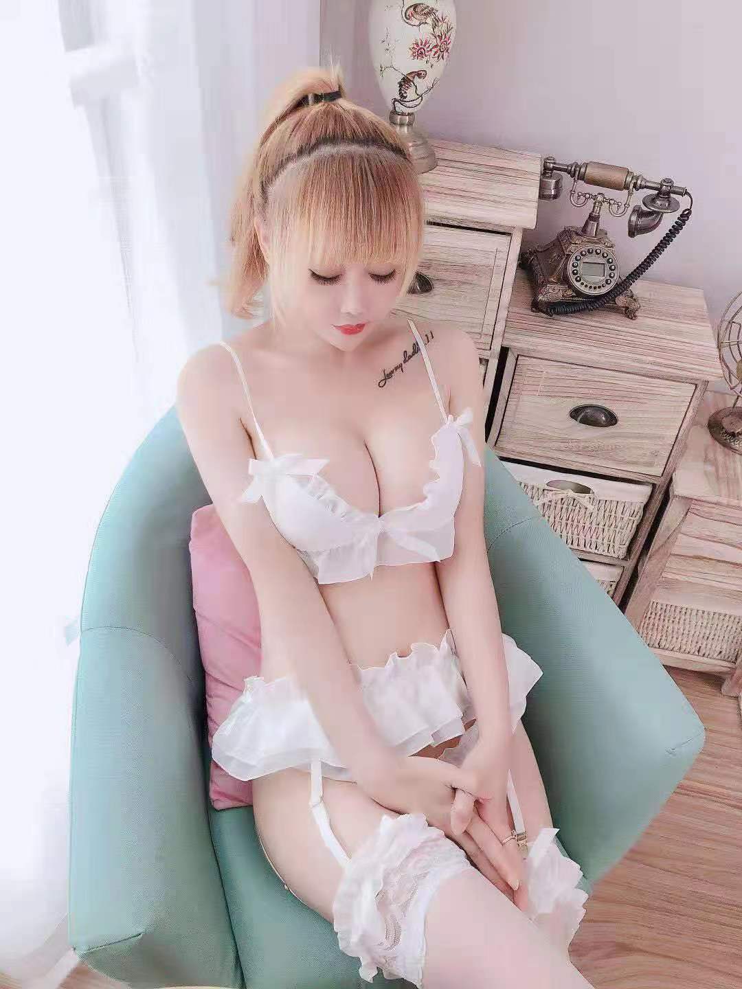 38e胸大，服务好，特色艳舞