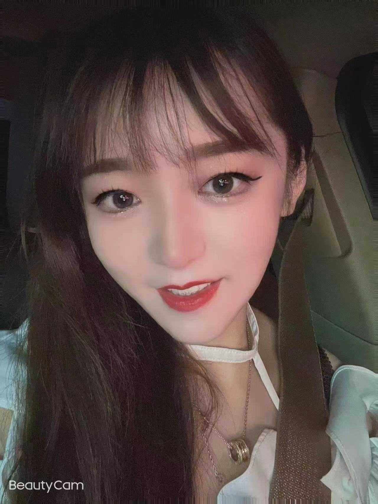 甜美感觉的妹子