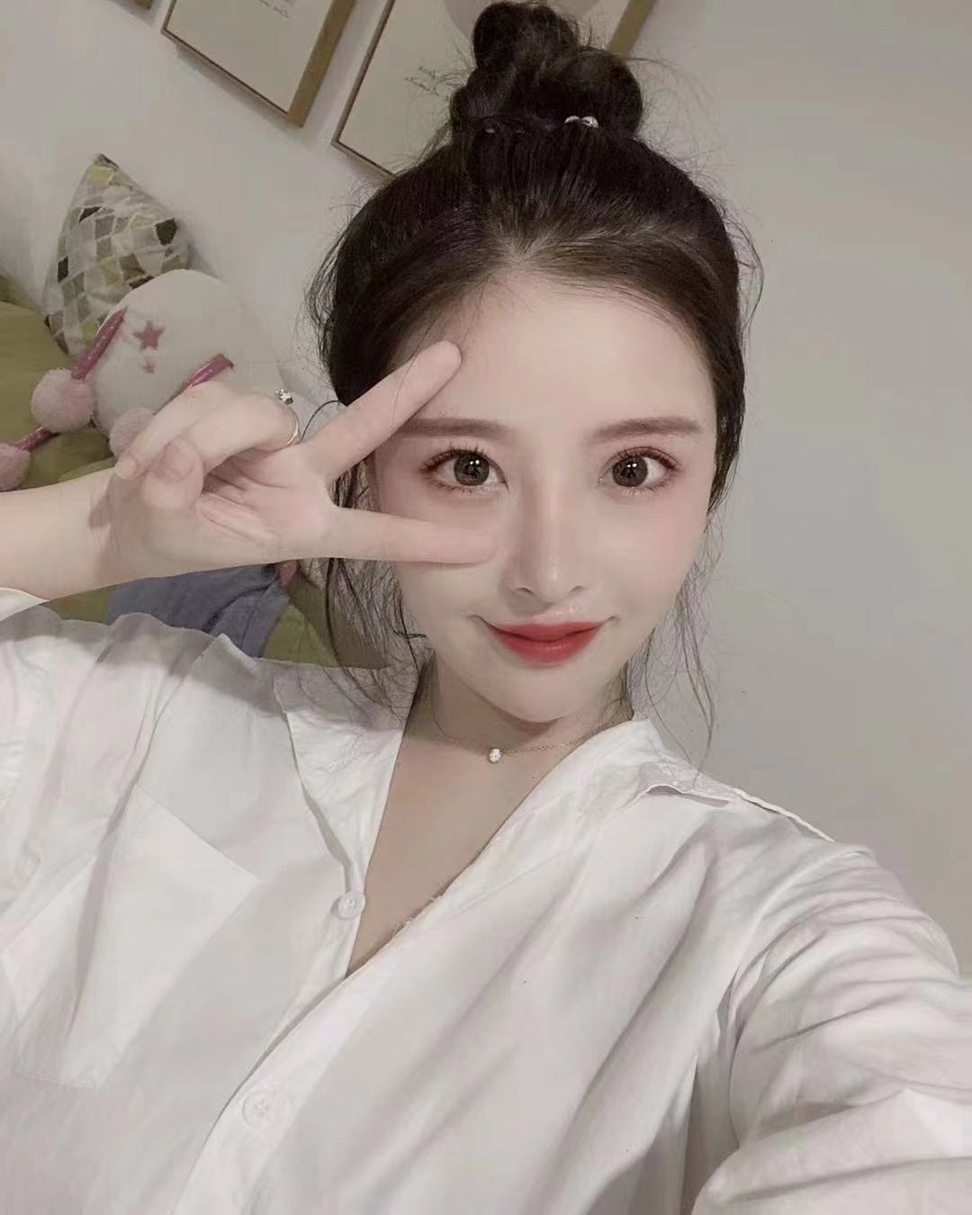 00后美女软软