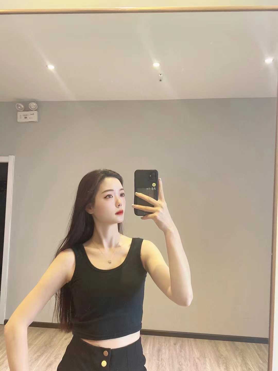 漂亮大方，身材好，性感妹妹