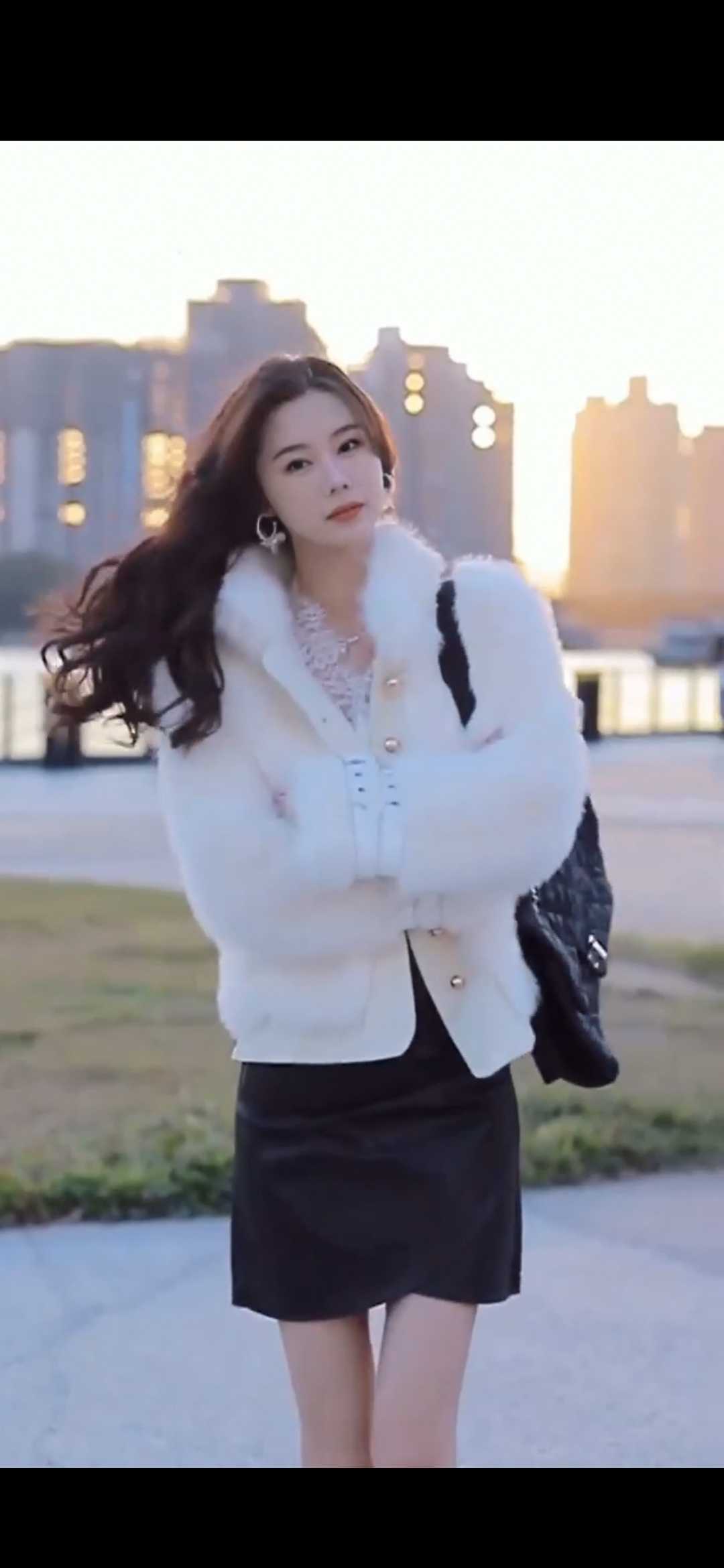 珠江新城黑丝长腿蜜臀姐姐