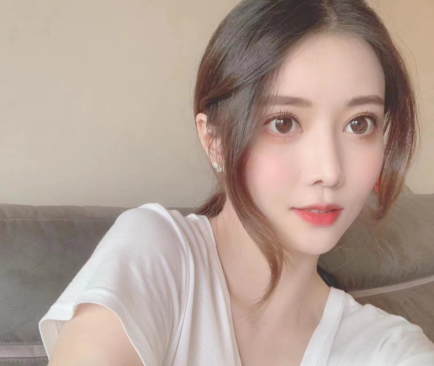 气质很清纯的妹子