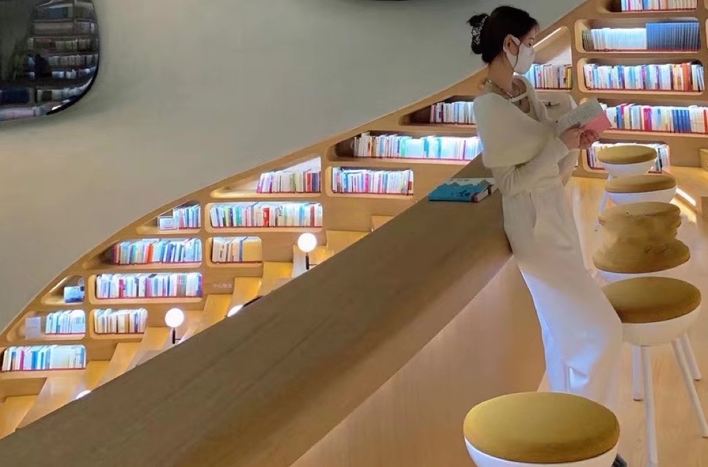 云南映象娇小性感妹妹