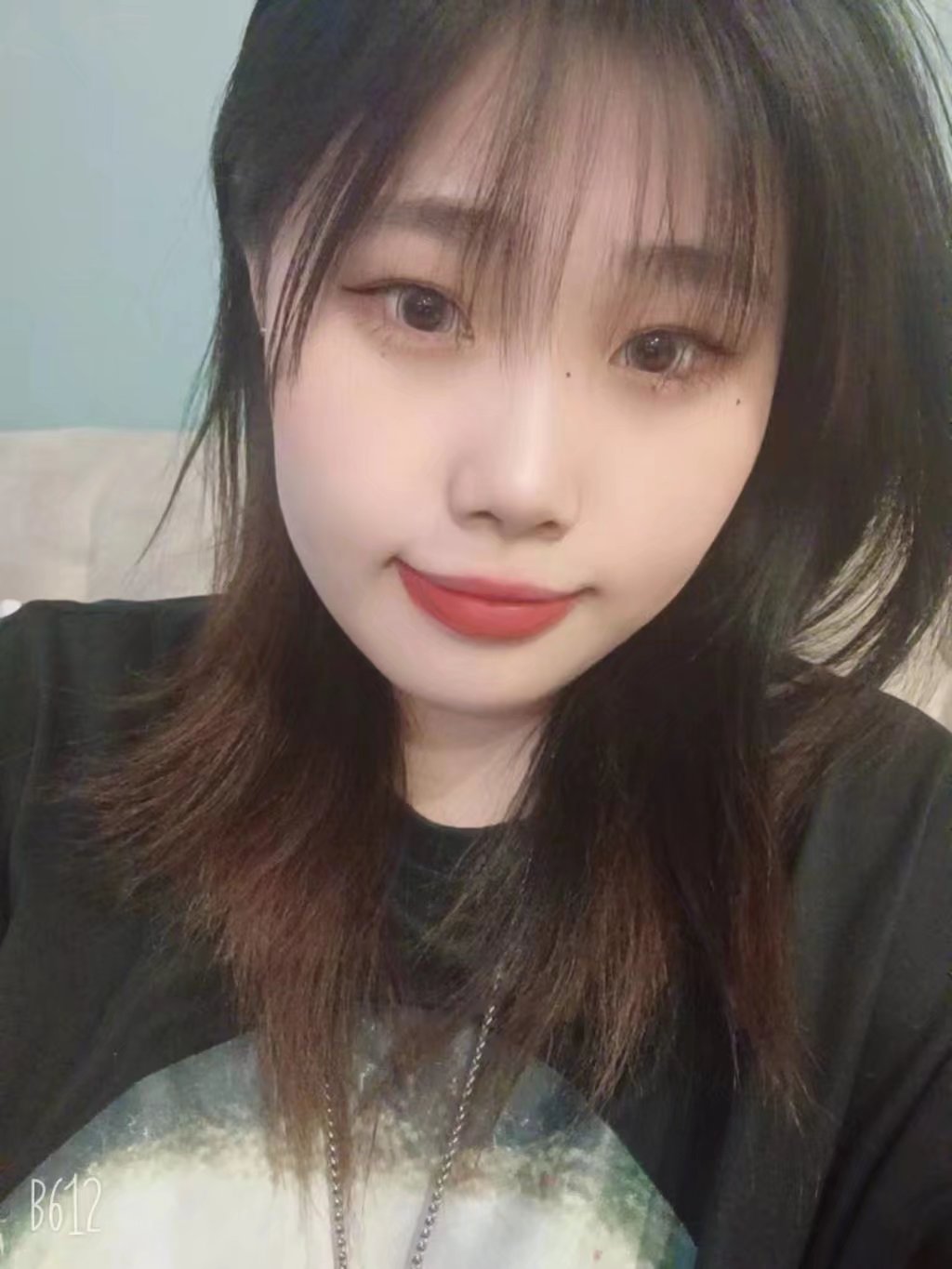 18岁的兼职小美女