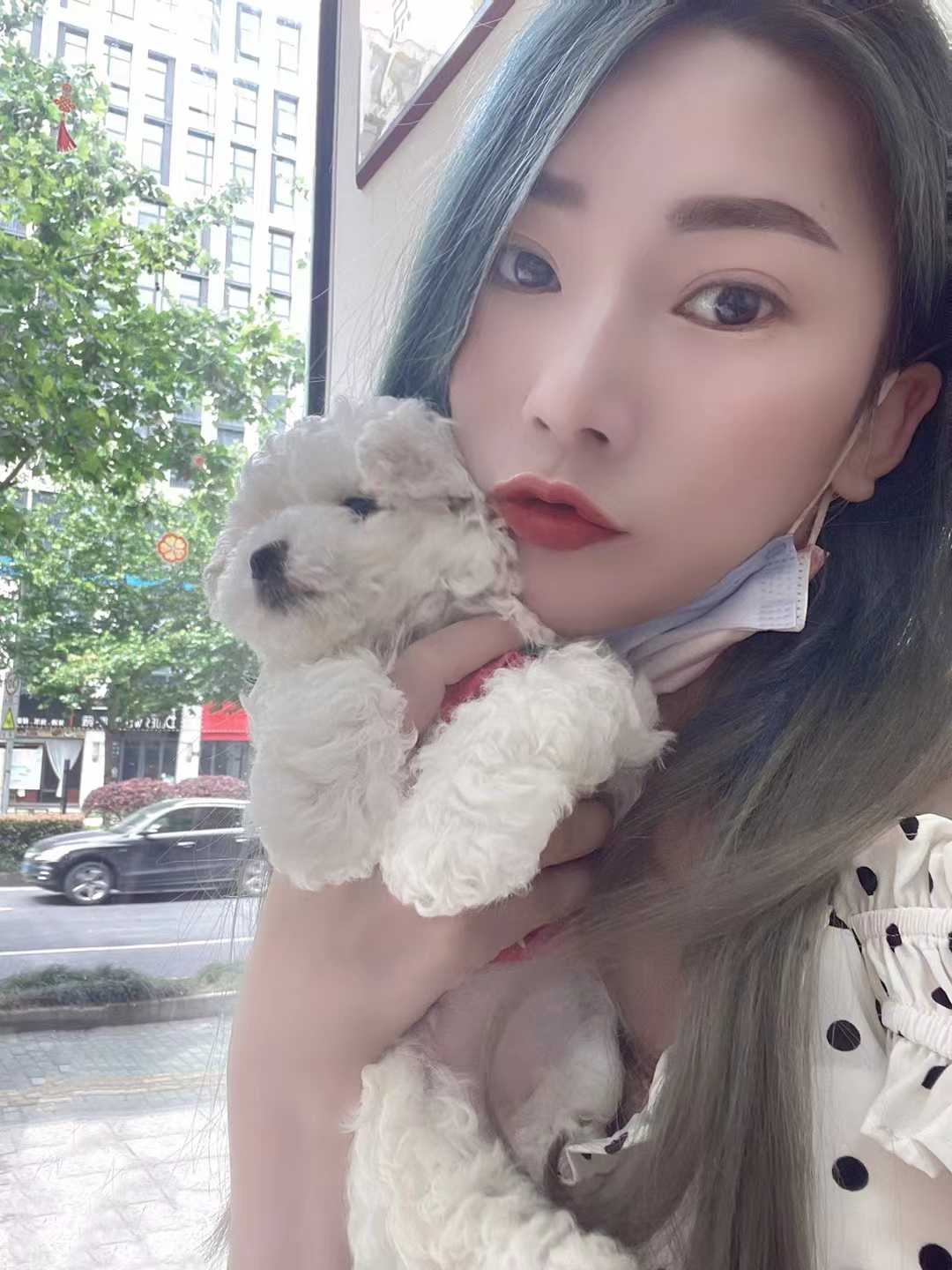 美艳动人的妹子