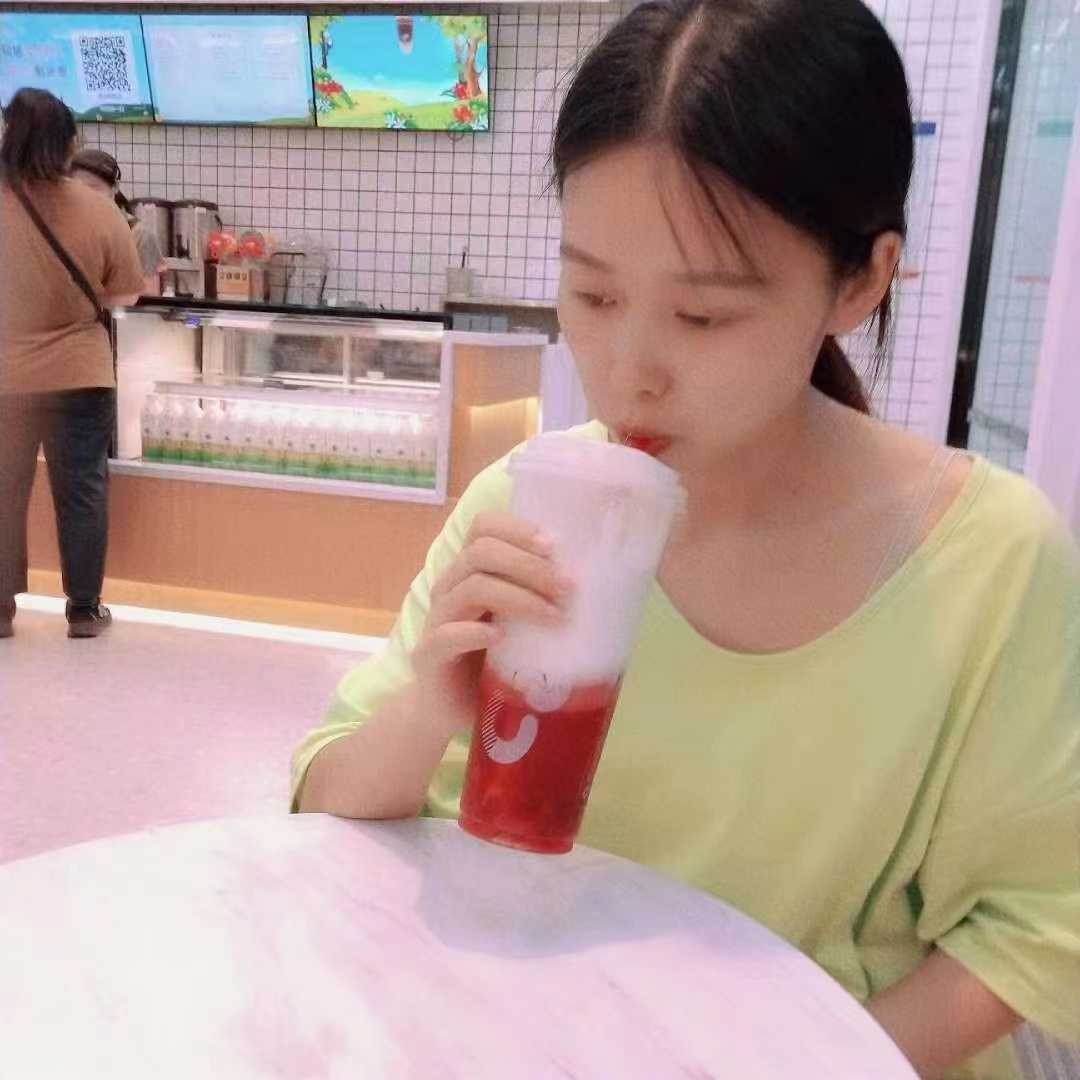 长相呆萌的美女小姐姐