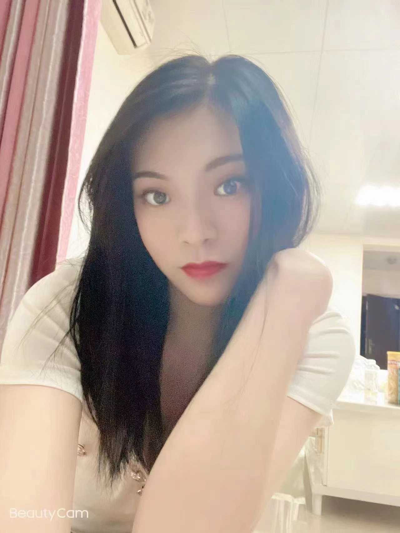 漂亮大方 性感迷人