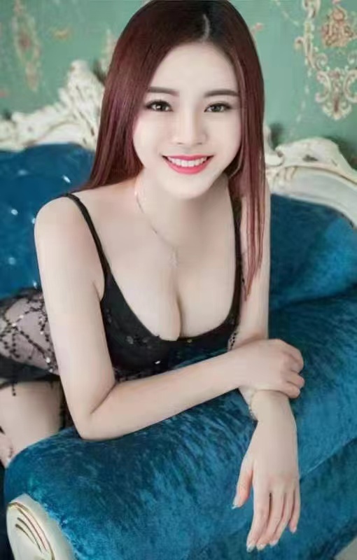 丰满肤白的美少妇