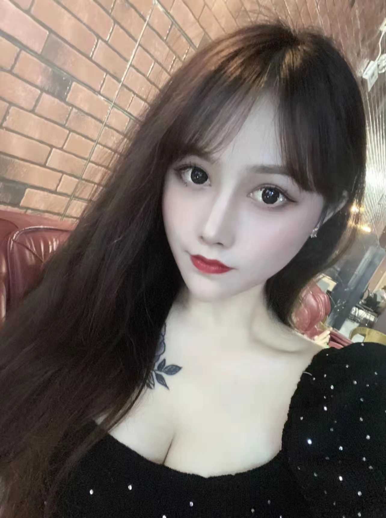 胸大软水多的妹子