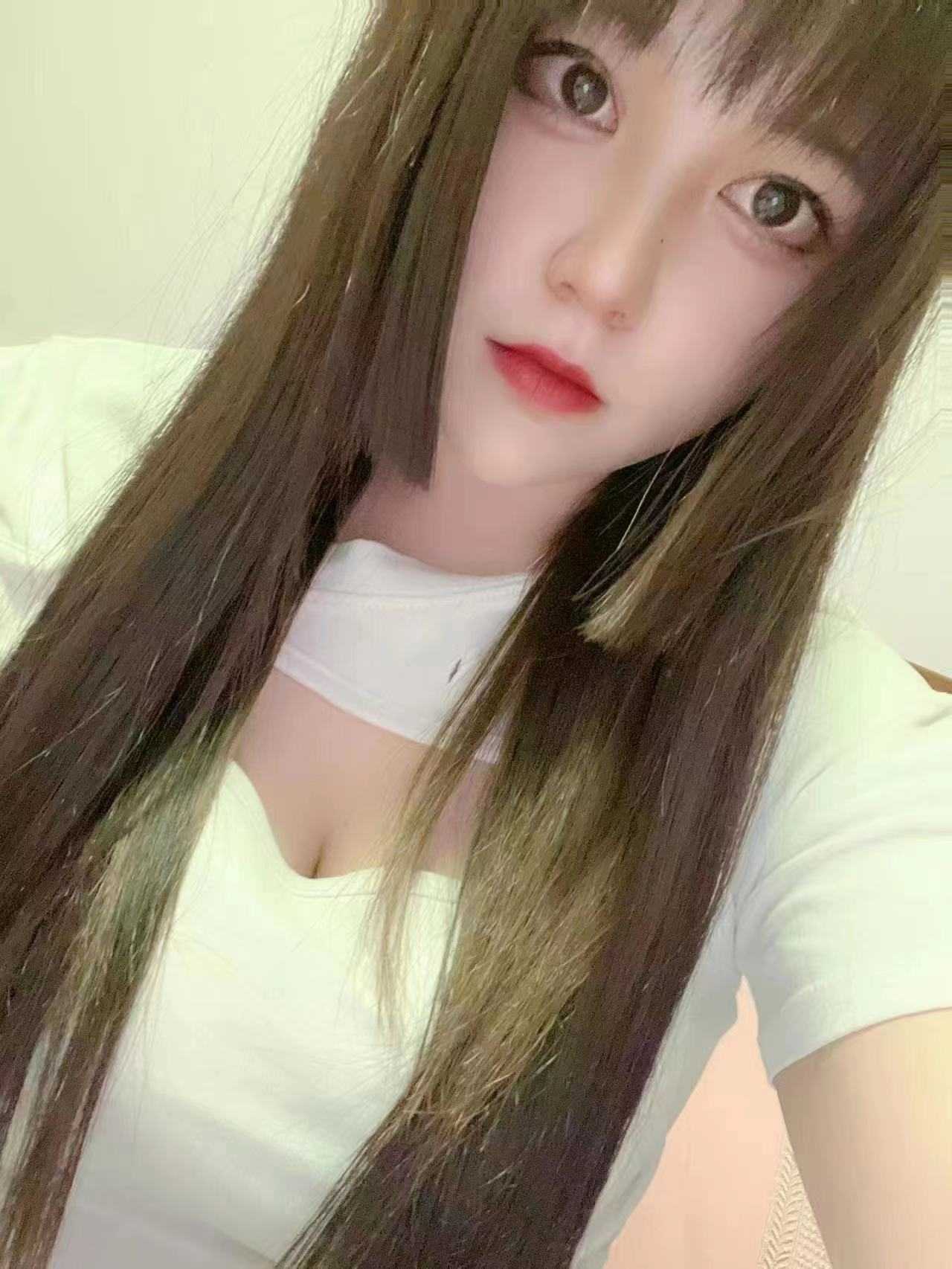 热情似火的妹子菲菲