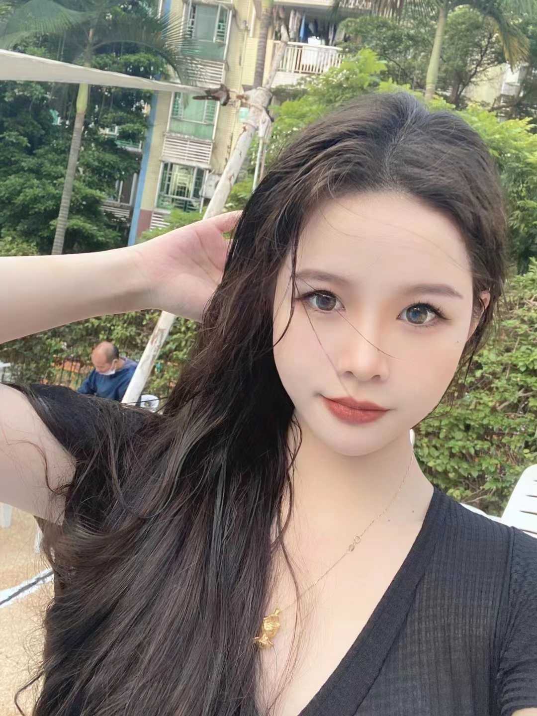 眼镜会放电的妹子敏儿