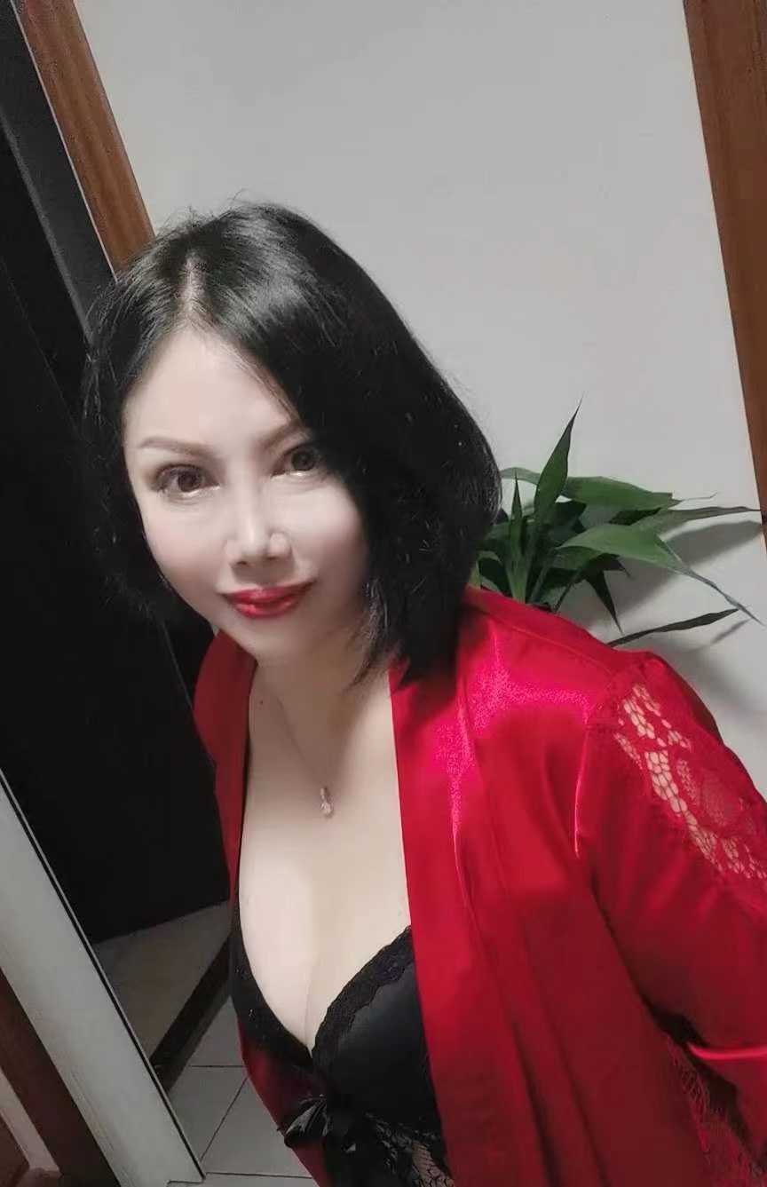 闵行区可以双通的大奶妹