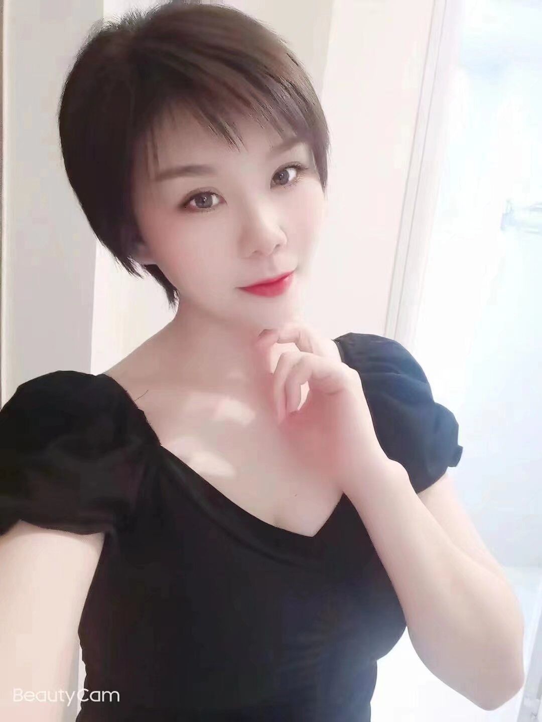 长腿短发妹，胸DH好，风Sao