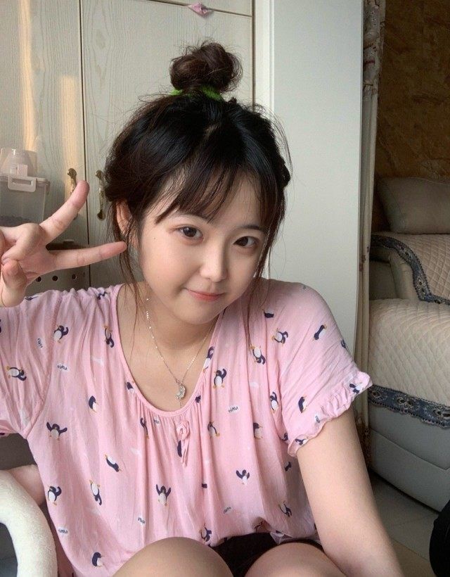 00后小嫩妹，可爱乖巧