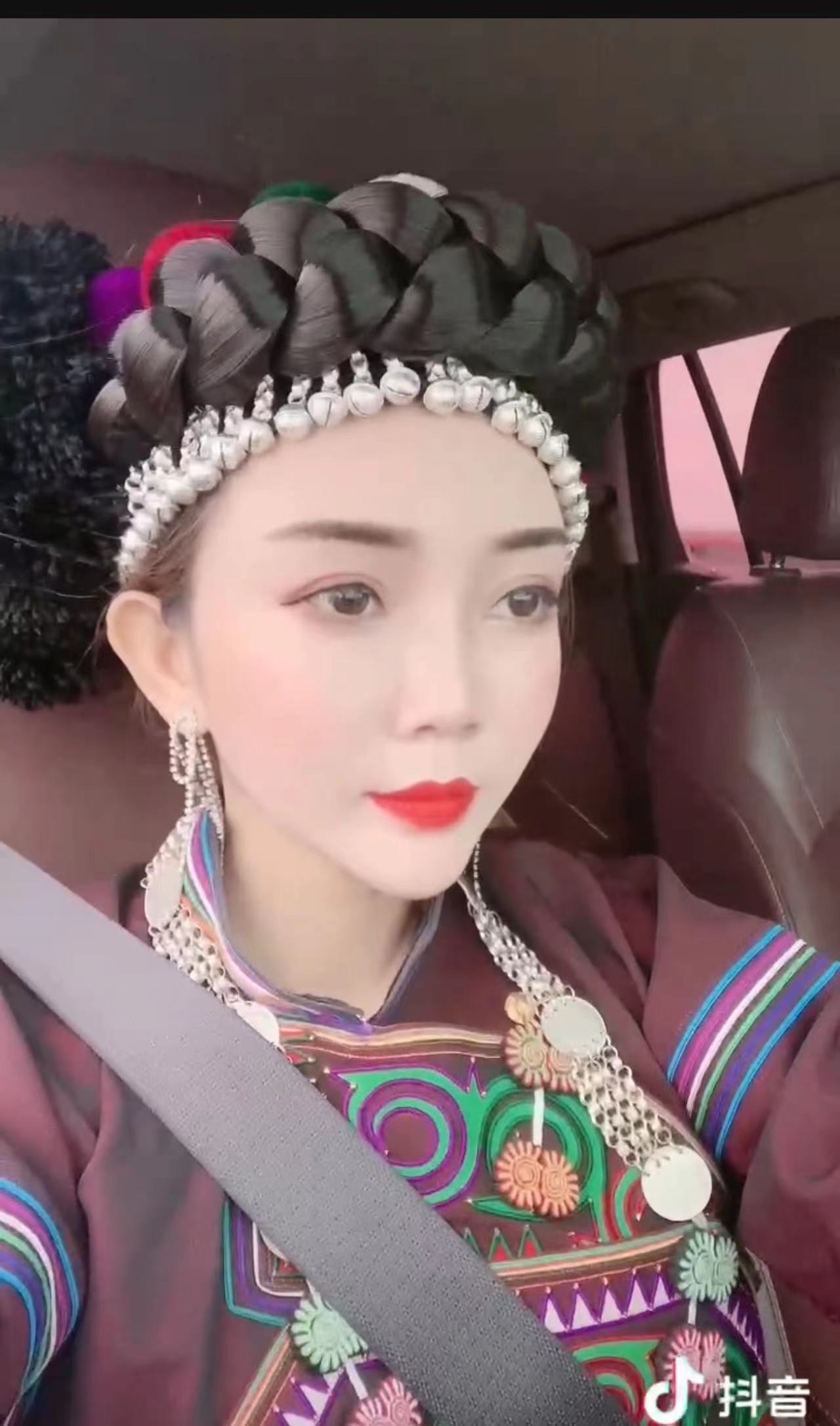 哈尼族个人兼职小姐姐