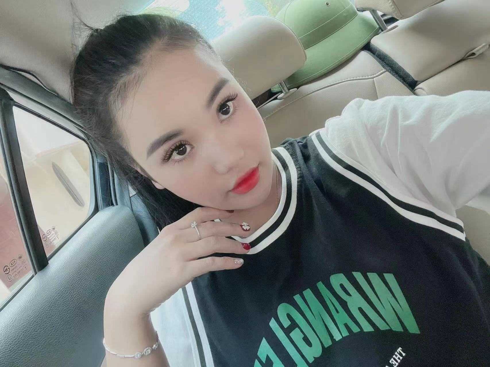 天河丰满水多嫩妹