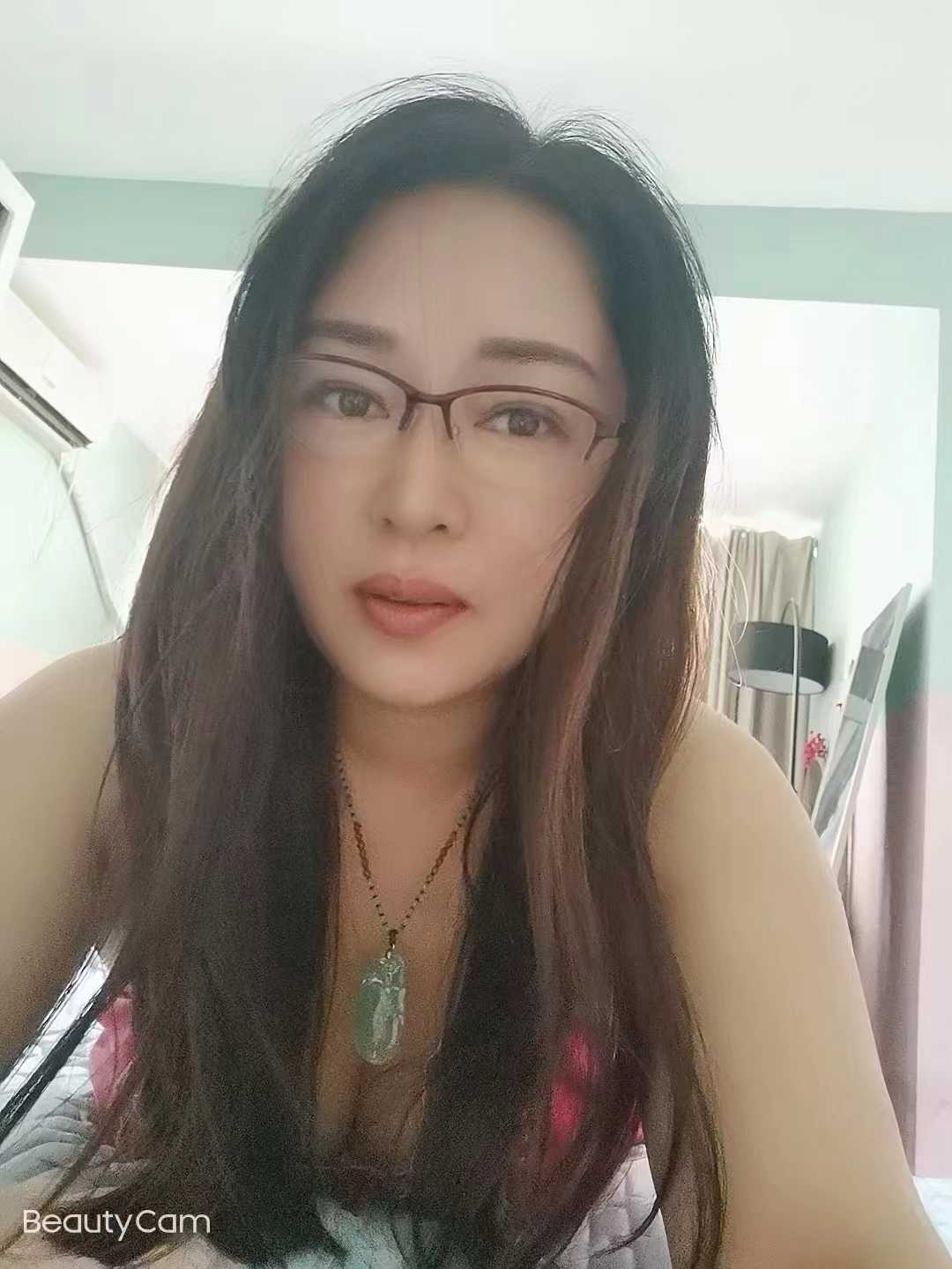 大胸少妇，风情万种