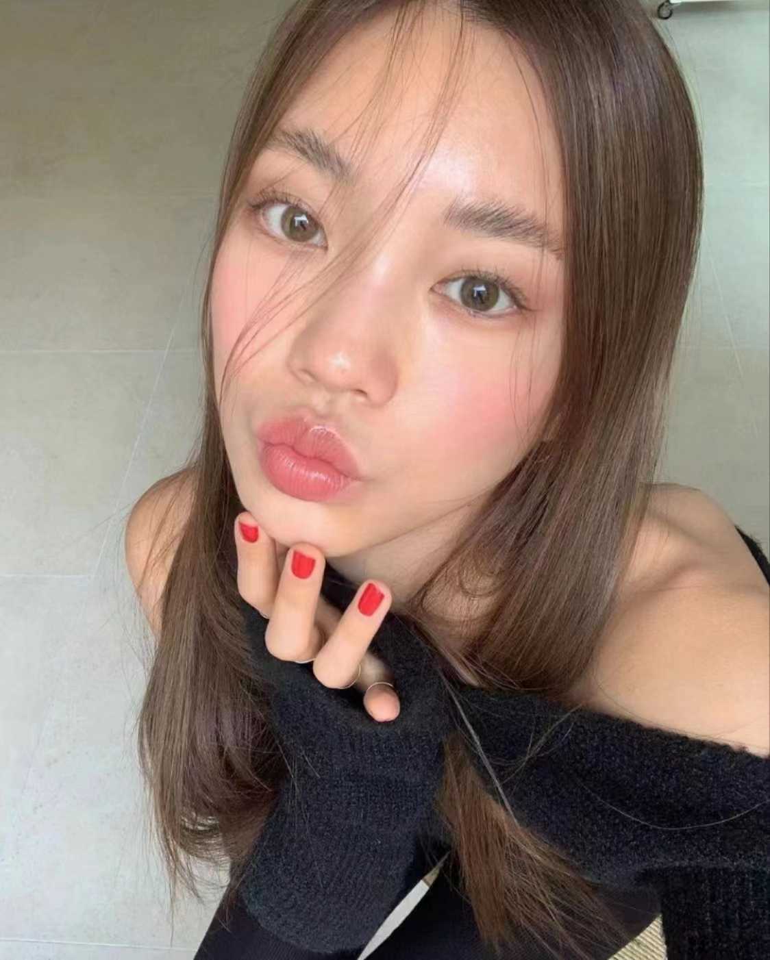 给人一种冷艳的感觉，但是妹子很热情的。