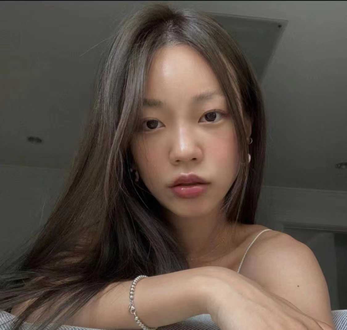 给人一种冷艳的感觉，但是妹子很热情的。