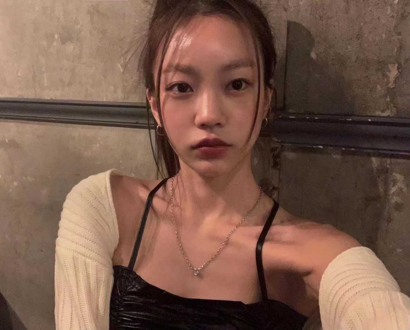 给人一种冷艳的感觉，但是妹子很热情的。