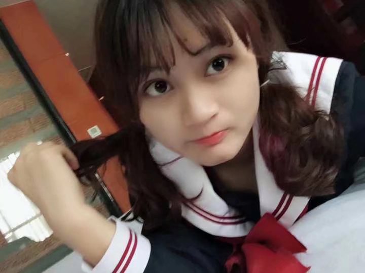 娃娃脸兼职小妹妹