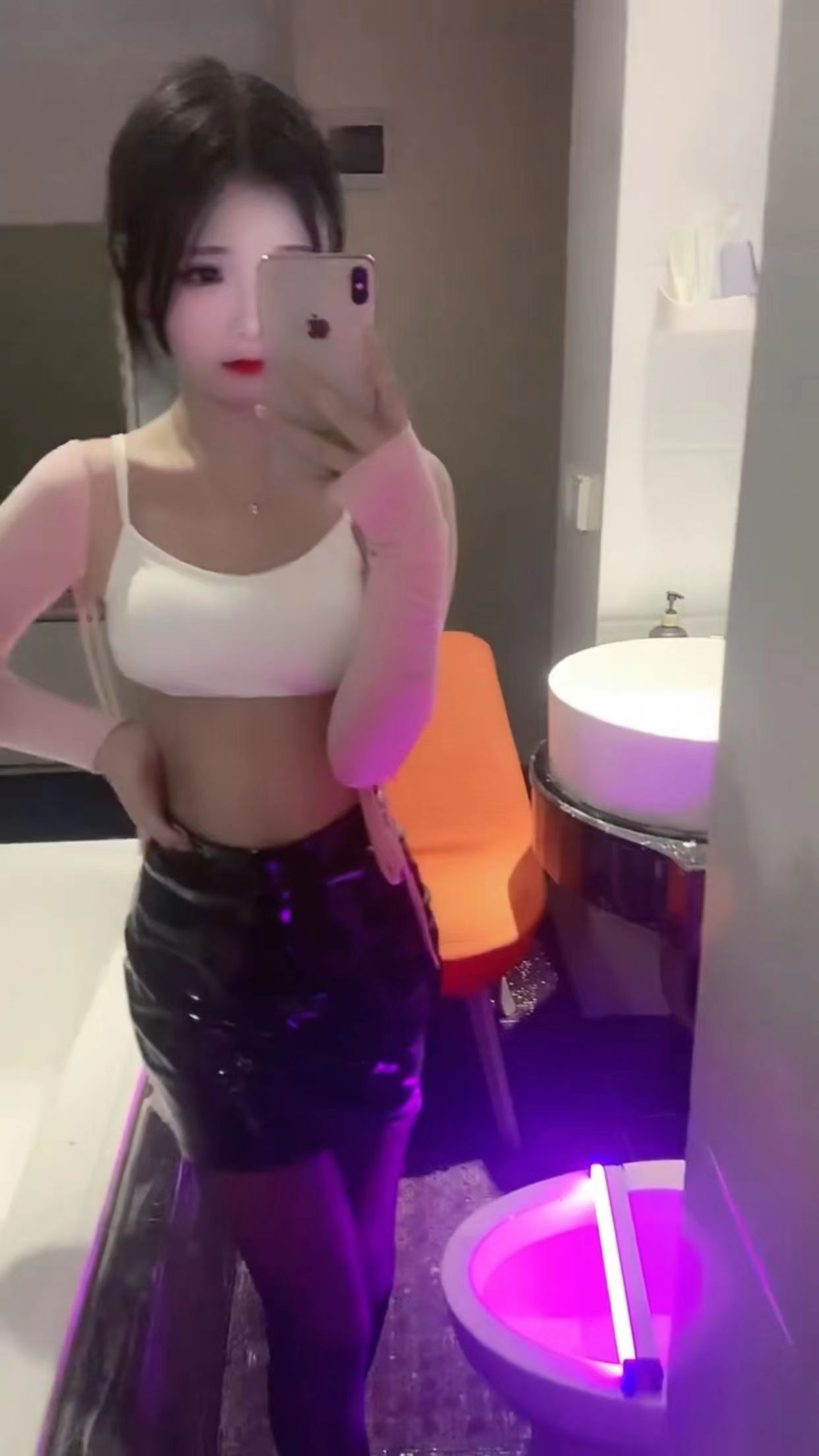 活好健谈，风Sao十足