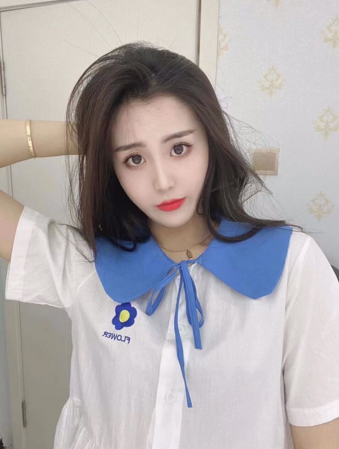 超甜00后粉嫩学生妹