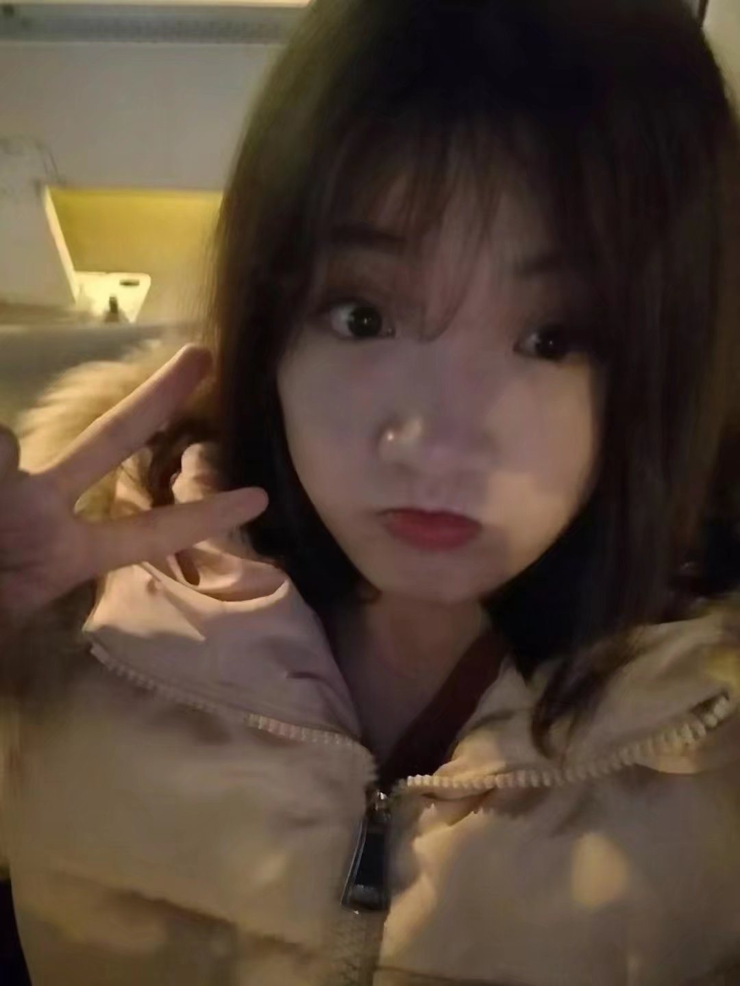 雨花区年龄很小的妹子