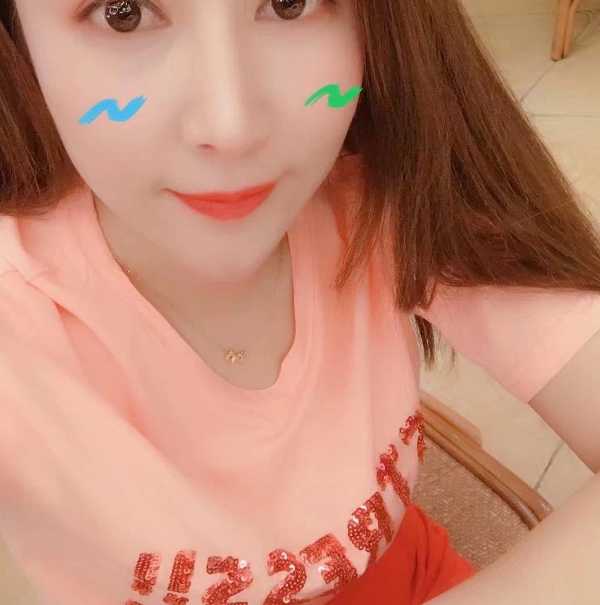 眼神勾魂的妹子