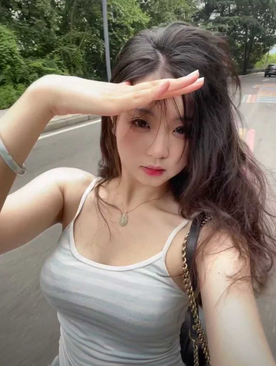 性感多姿 叫声甜美 会夹阴