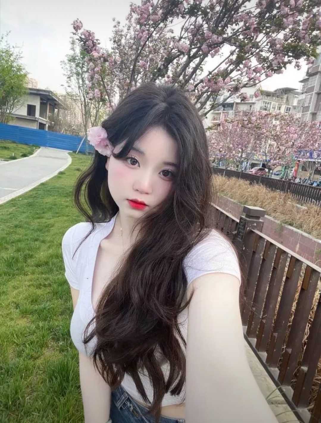 性感多姿 叫声甜美 会夹阴