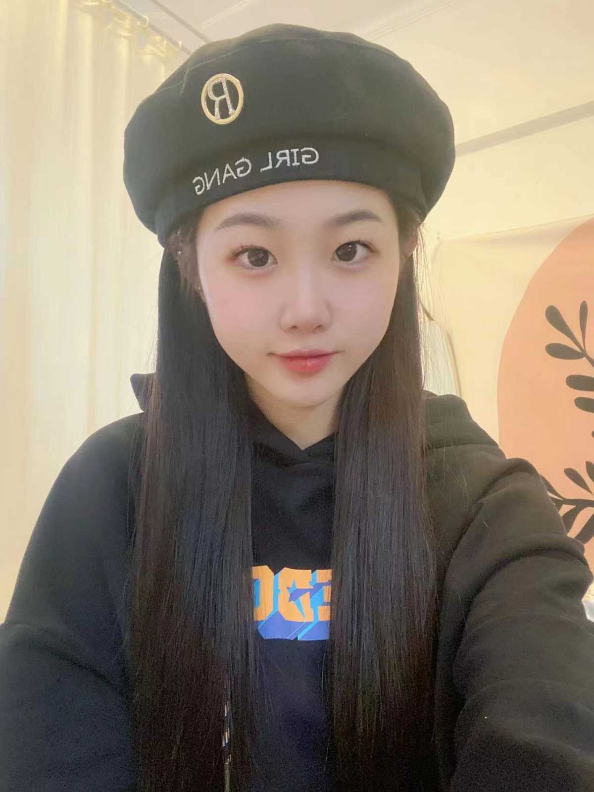 零零后兼职小姑娘