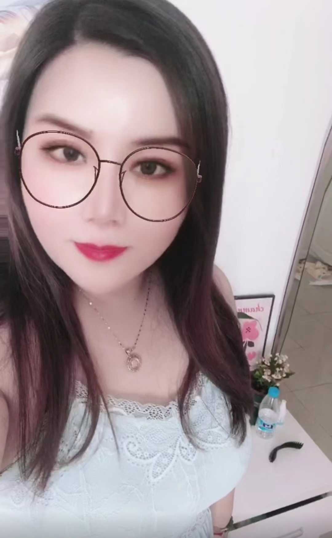 活好，胸大，很会玩