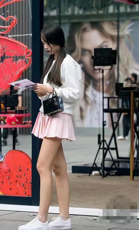 年轻性感的小姐姐