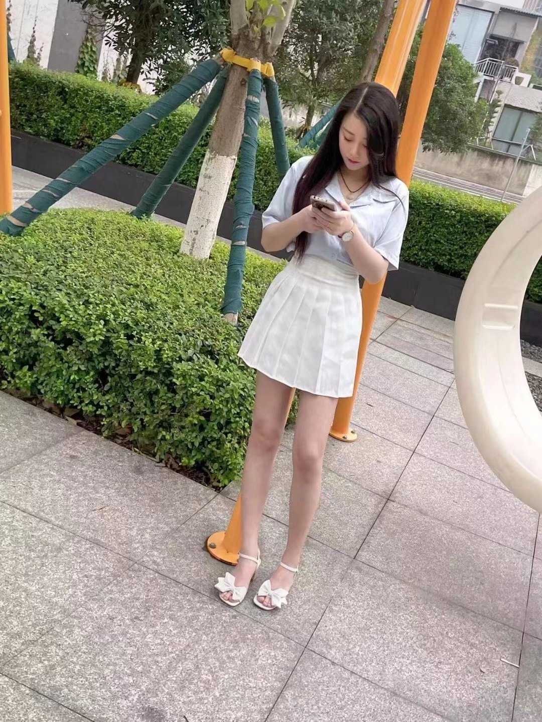 年轻漂亮性价比高的美女