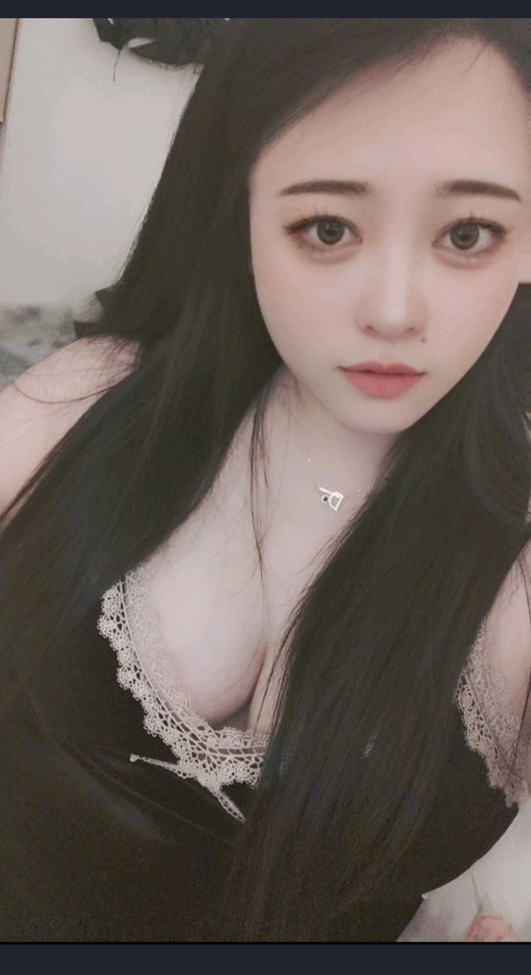 分享一个颜值不错的漂亮妹子