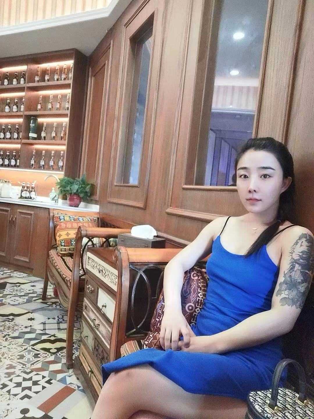 性感纹身小妹