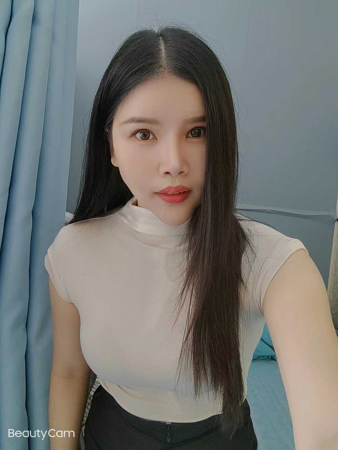 时尚性感新人兼职小姐姐