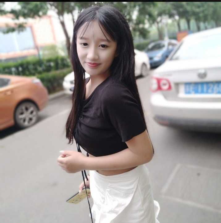 苗条小美女，B紧，后入很爽