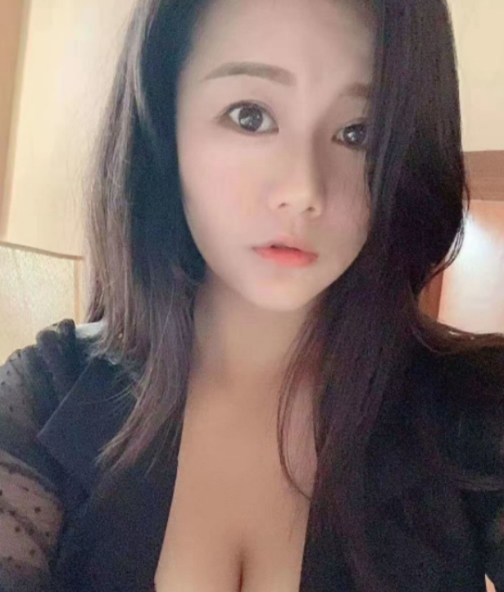 胸大Sao妹子，可后入