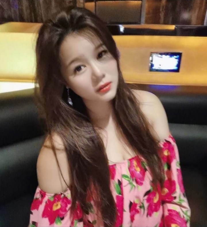 胸大Sao妹子，可后入