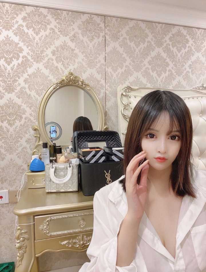 会喷水，水多，夹的紧