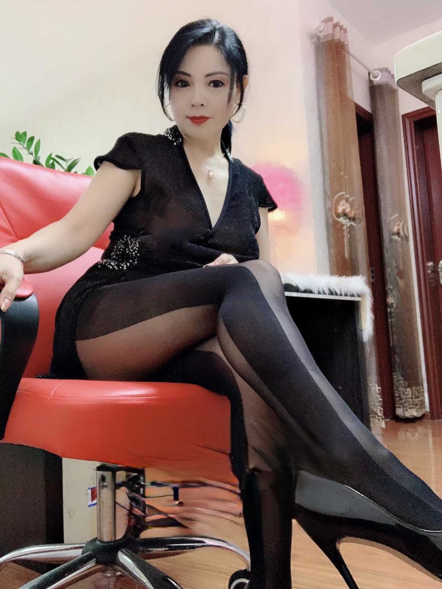 花果园打奶少妇奶子特别大