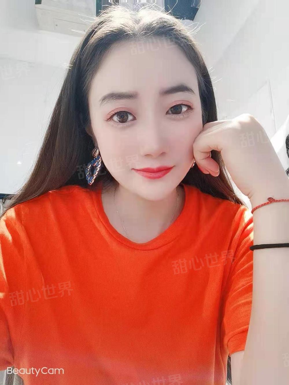 嫩妹水多，姿势随意