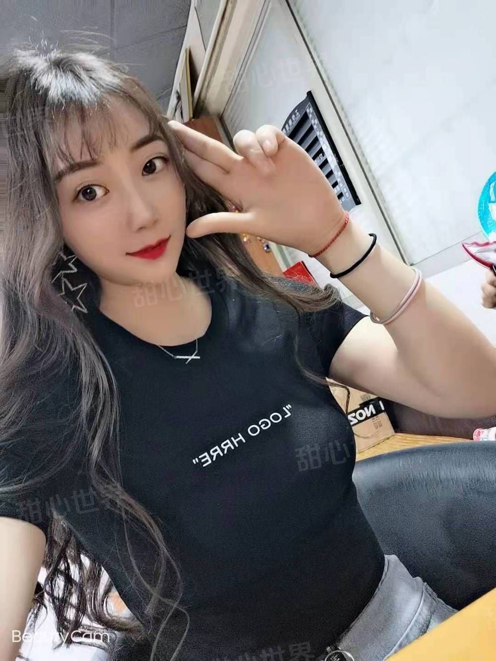 嫩妹水多，姿势随意