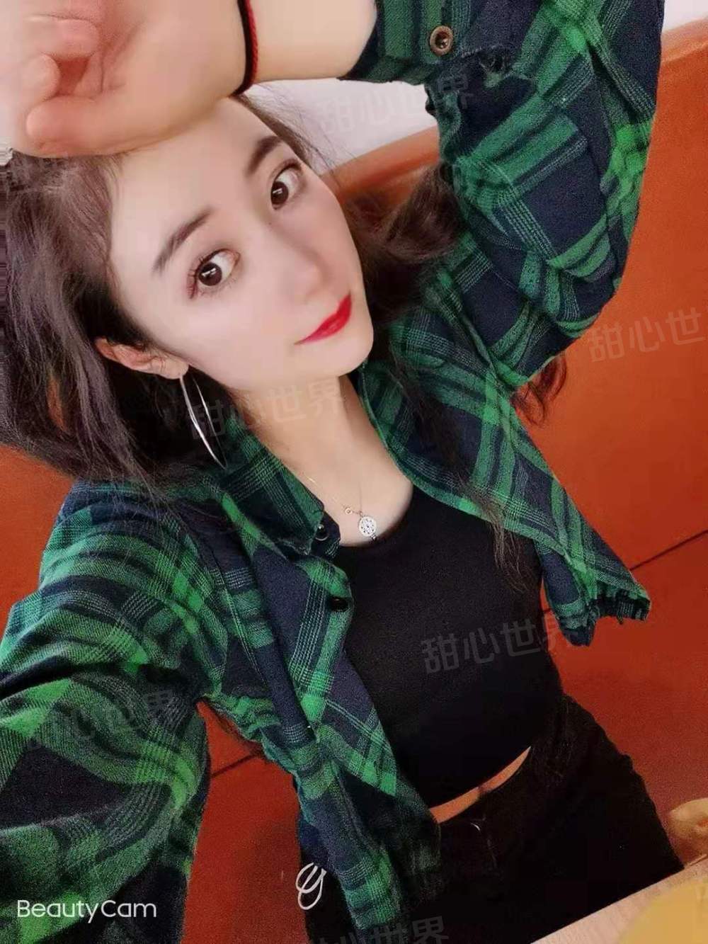 嫩妹水多，姿势随意