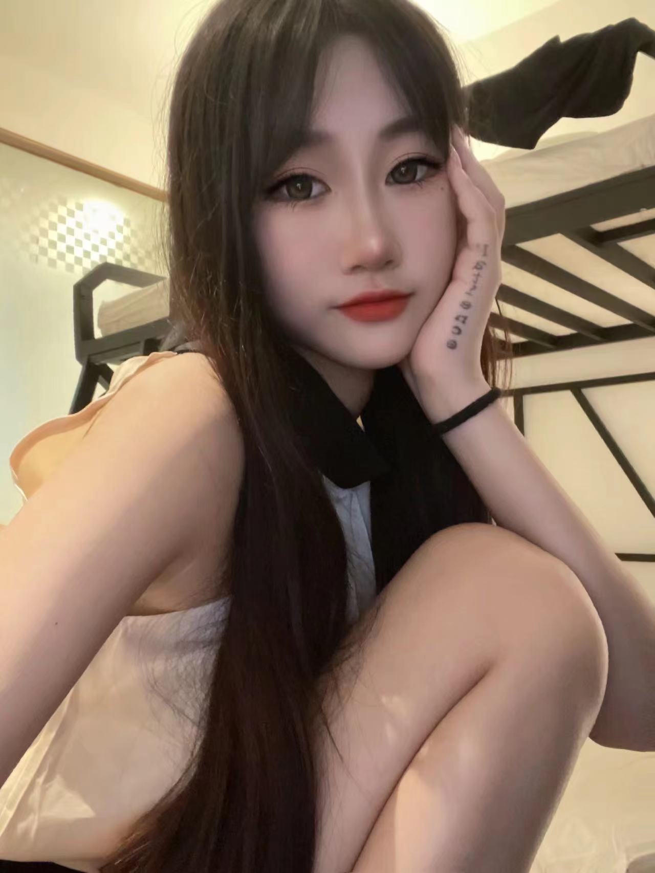 嫩妹，真的很漂亮，长在我审美上了